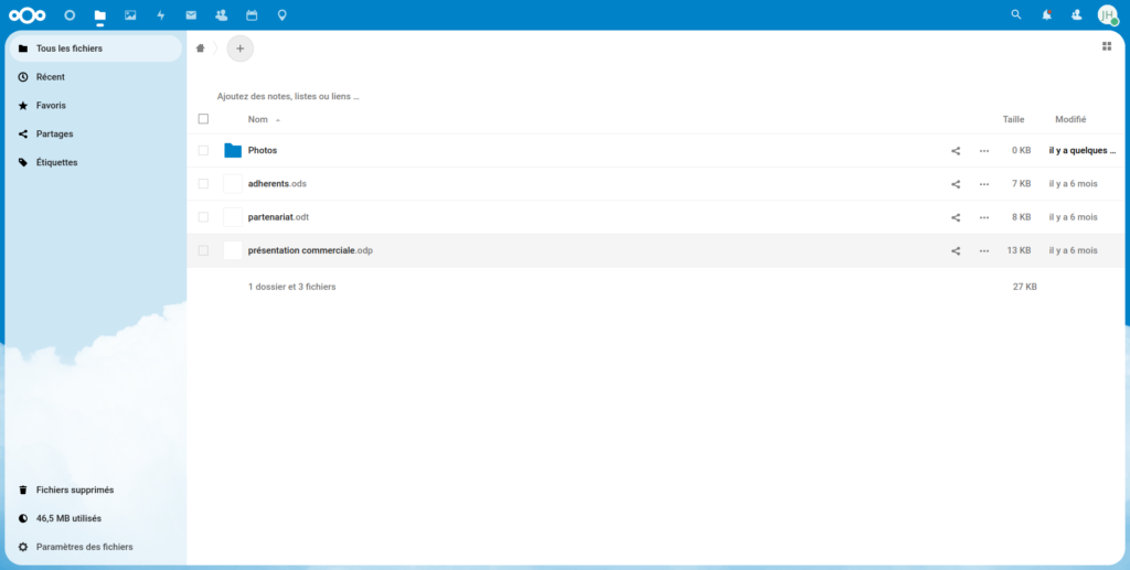 Détail des nouveautés de Nextcloud 25 (Hub 3) 3 aperçu du nouveau design arrondi des éléments de l'interface et de la translucidité du panneau latéral de gauche laissant apparaître le fond d'écran